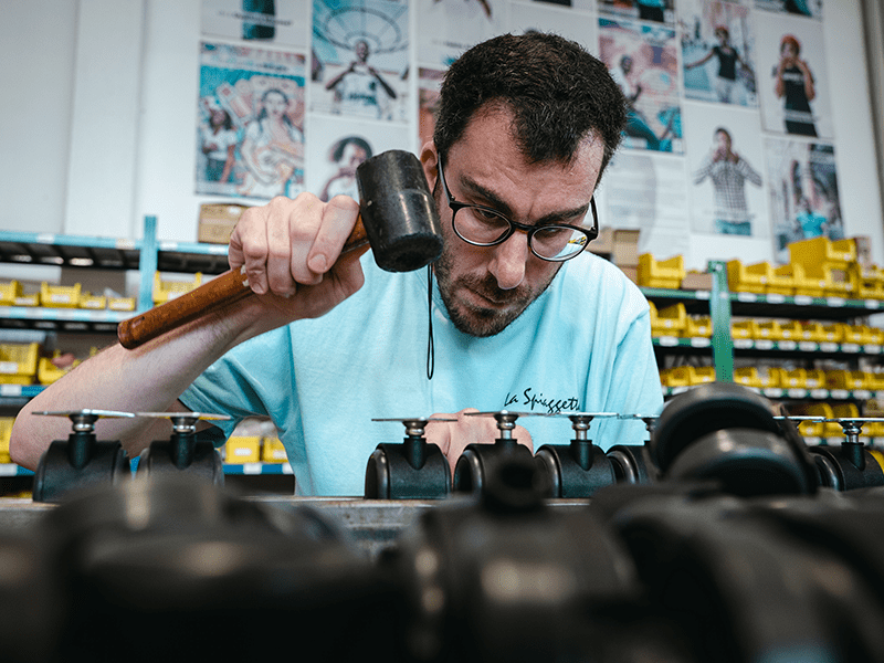 Lavoratore-BLab Sostieni LABus: il veicolo con destinazione inclusione!